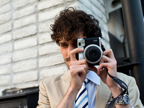 富士发布顶级复古拍立得相机mini 90，重新定义即时摄影体验